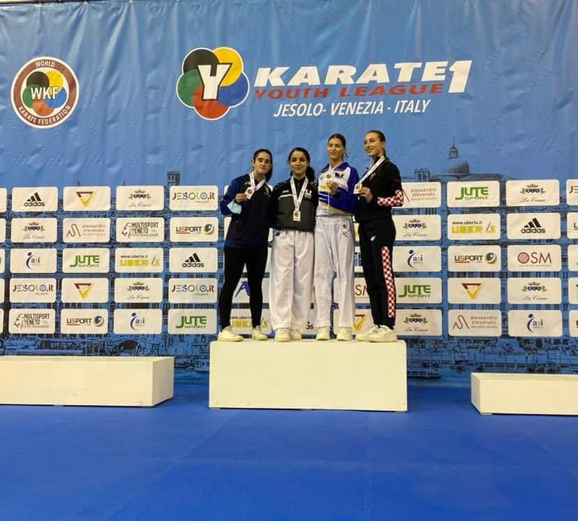 Amina podium