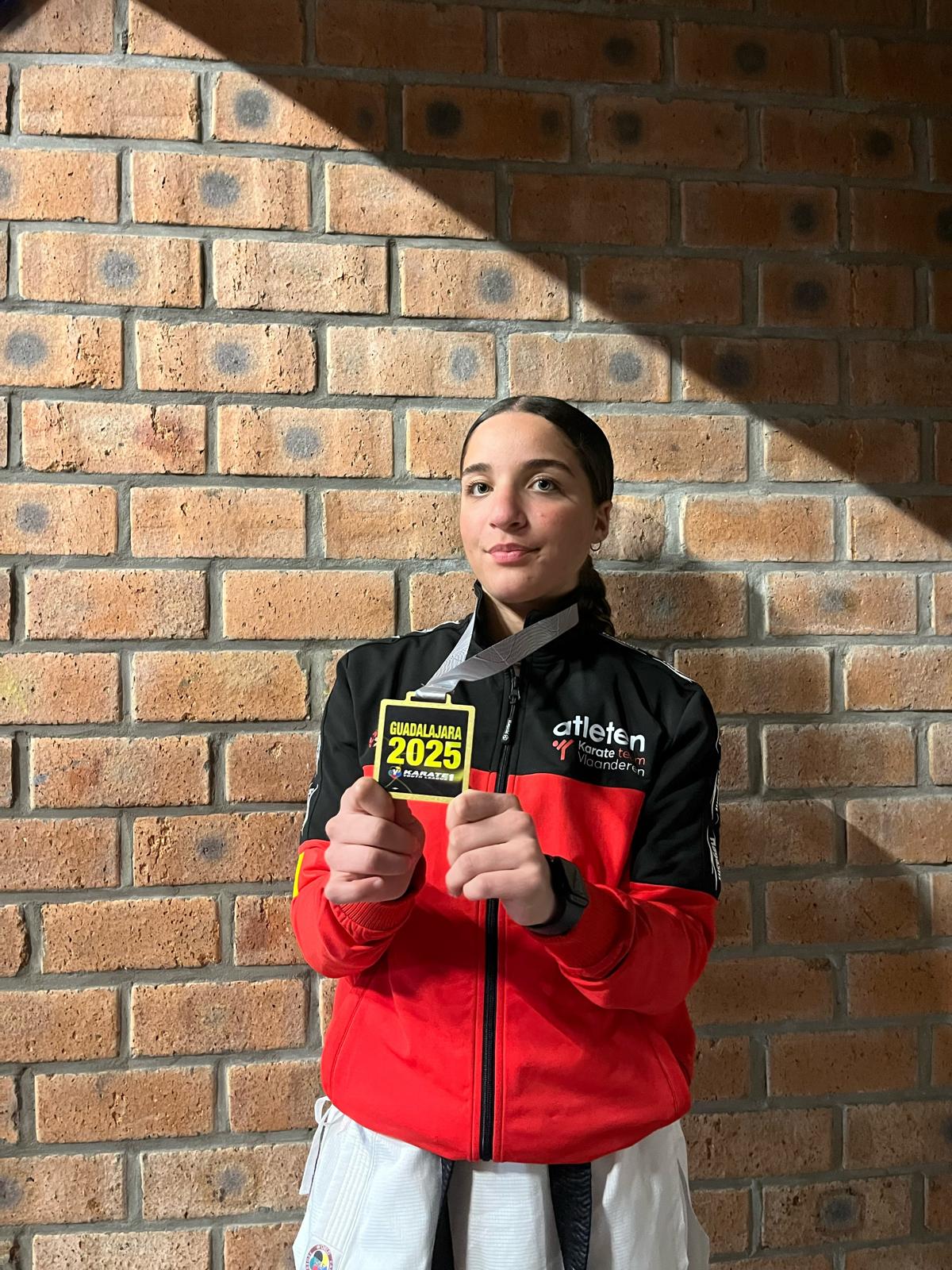 Amel photo avec medaille YL guadalajara A Neupre